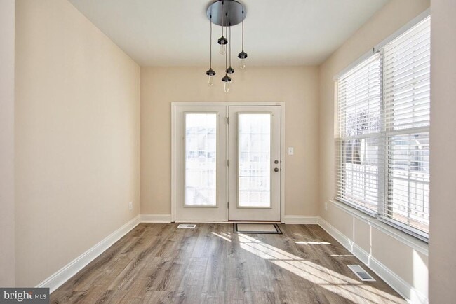 Building Photo - 580 Callander Way