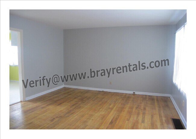 Building Photo - 1355 Mesa Ave