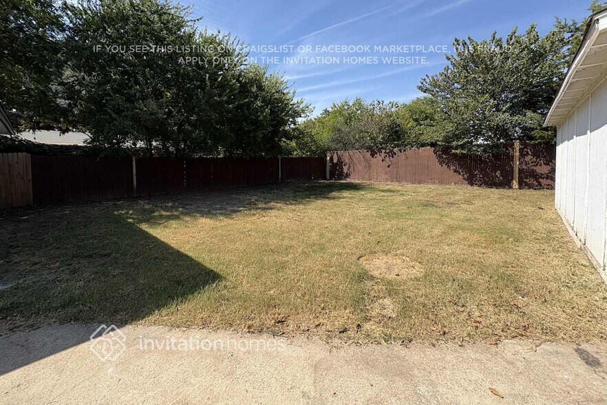 Building Photo - 2437 W 4th St