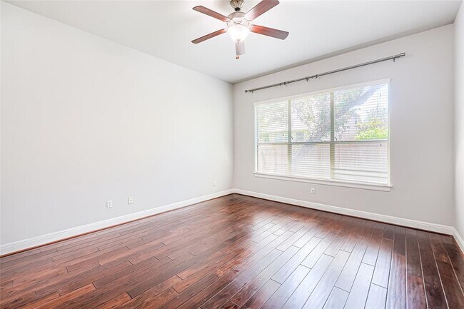 Building Photo - 4006 Gloucester Dr