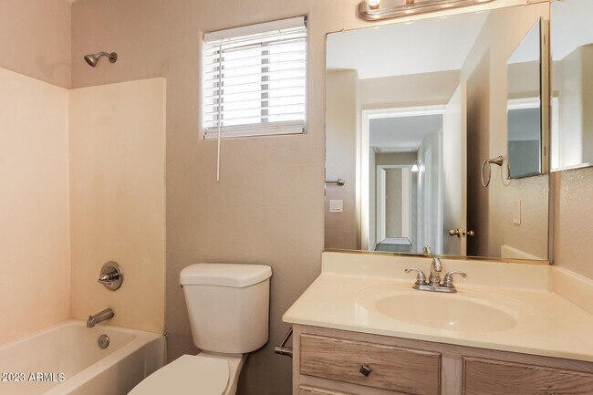 Building Photo - 12846 W Roanoke Ave