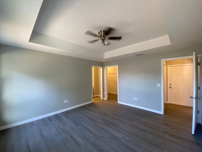 Building Photo - 10 Hemlock Cir Ct