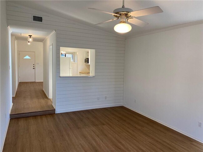 Building Photo - 2102 Rabb Rd
