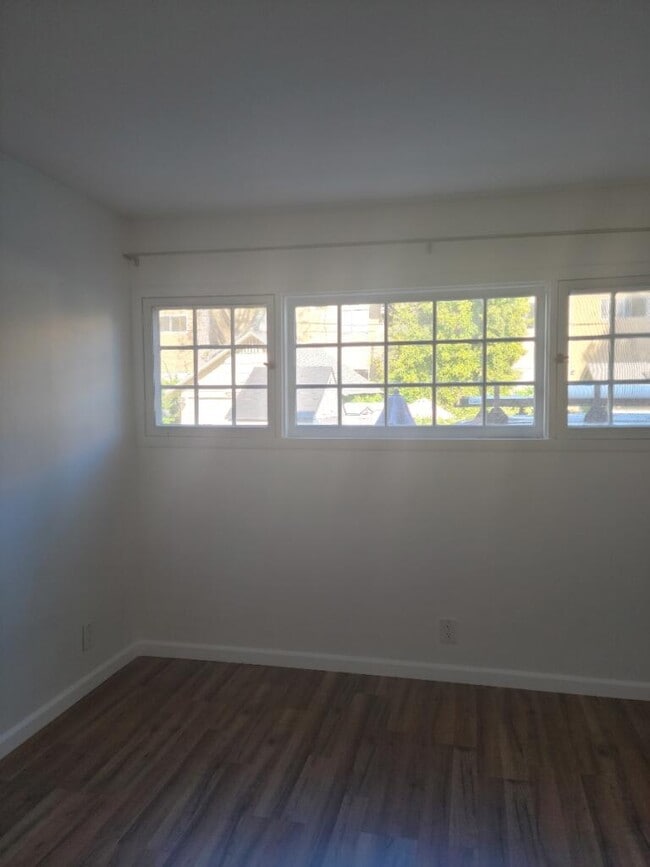 bedroom #2 - 376 S Oakland Ave