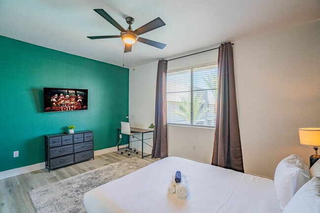 Building Photo - 6610 N 93rd Ave