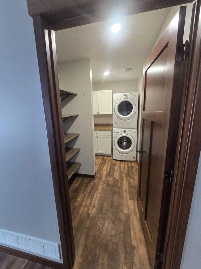 Building Photo - 1934 W 6th St