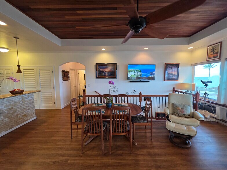 Building Photo - 1367 Kakae Pl