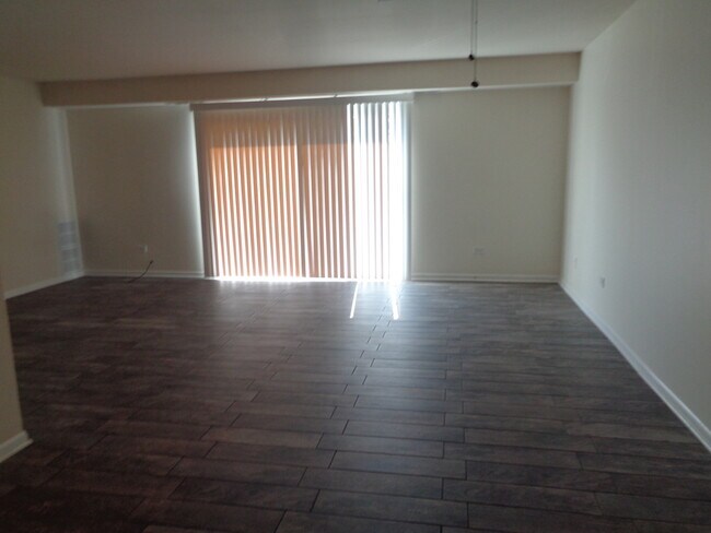 Building Photo - 5854 W 76th Pl