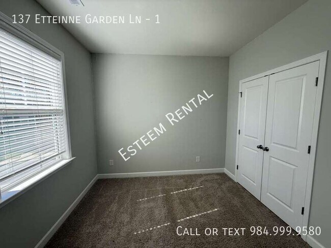 Building Photo - 137 Etteinne Garden Ln