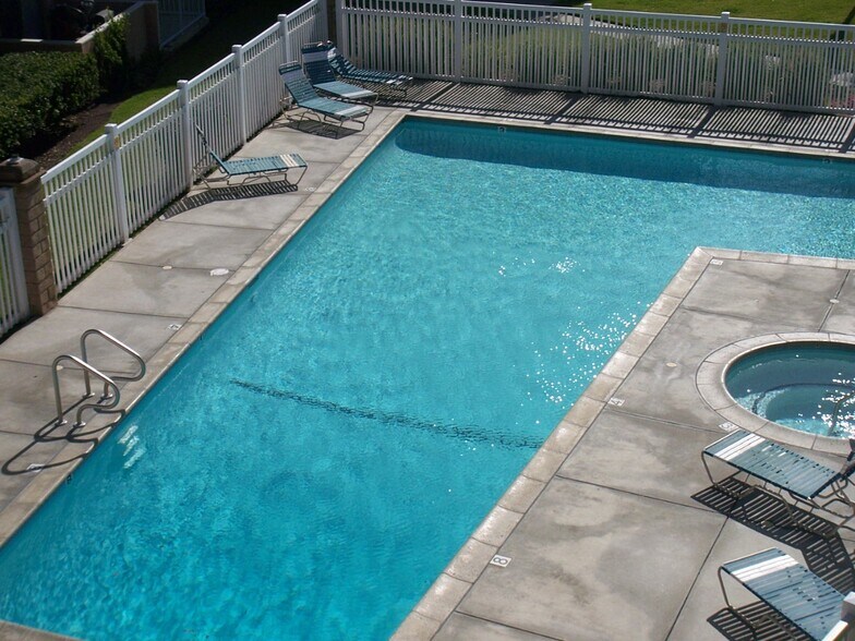 Building Photo - 380 E Surfside Dr