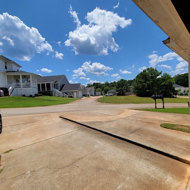 Building Photo - 1111 Surrey Ln