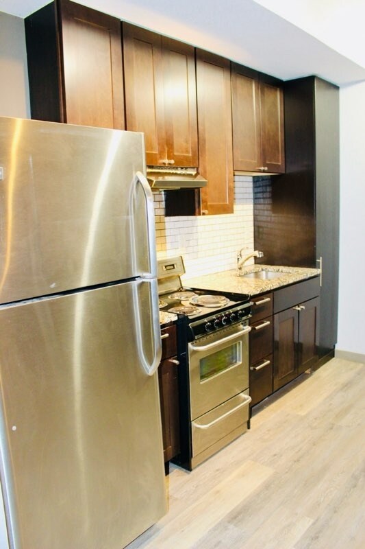 Building Photo - 842 Park Ave