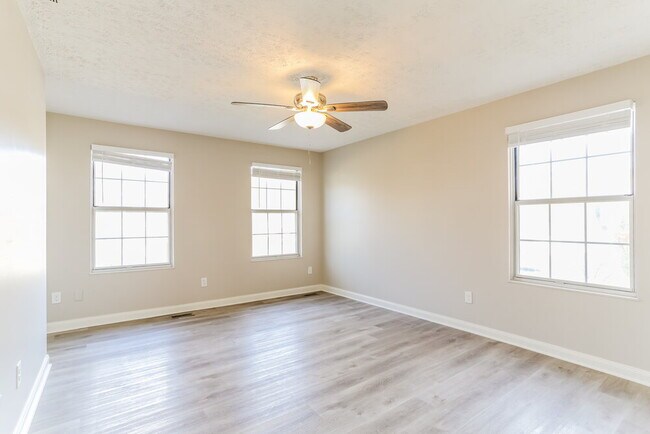 Building Photo - 5911 Vero Dr