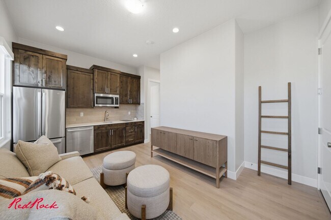Building Photo - 4 Bedroom Home with Gorgeous Views