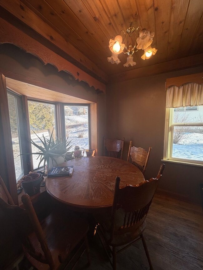 Building Photo - AVAILABLE JUNE -4 Bed, 2 Bath Home with Garage!