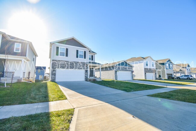 Building Photo - 4 Bedroom 2.5 Bathroom Home In Waukee