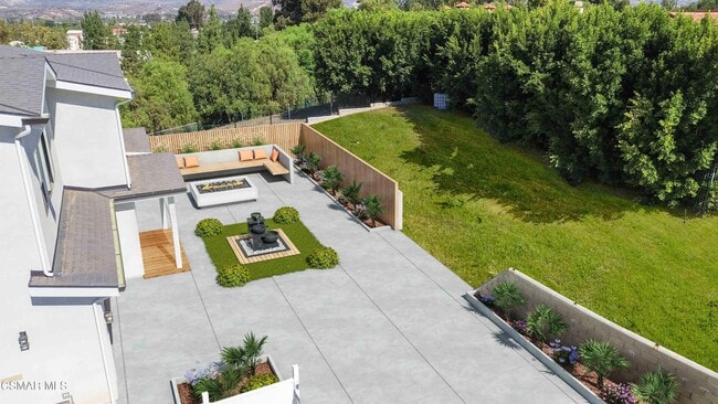 Building Photo - 252 Capri Dr