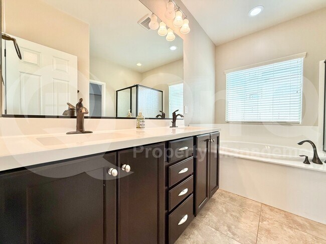 Building Photo - 10831 W Bronco Trail
