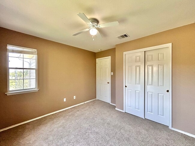 Building Photo - Nice 3BR/2.5BA Two-Story Home with 3-Car G...