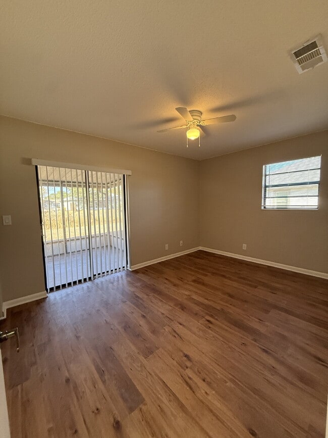 Building Photo - Charming Two Bedroom Duplex!