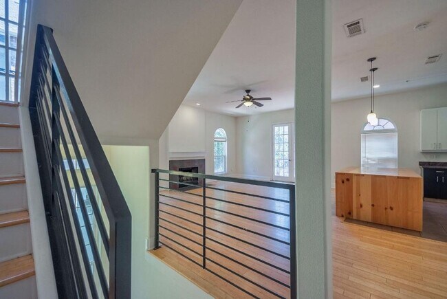 Building Photo - 5713_LEWIS