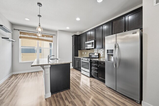 Building Photo - $2,395.95, Two Bedroom, 2.5 bathroom Townhome in Broomfield
