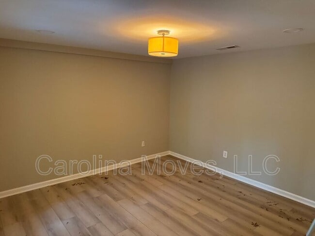 Building Photo - 710 Parkins Mill Rd