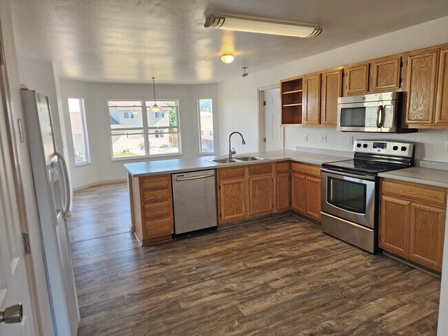 Building Photo - 1175 Goodview Ct