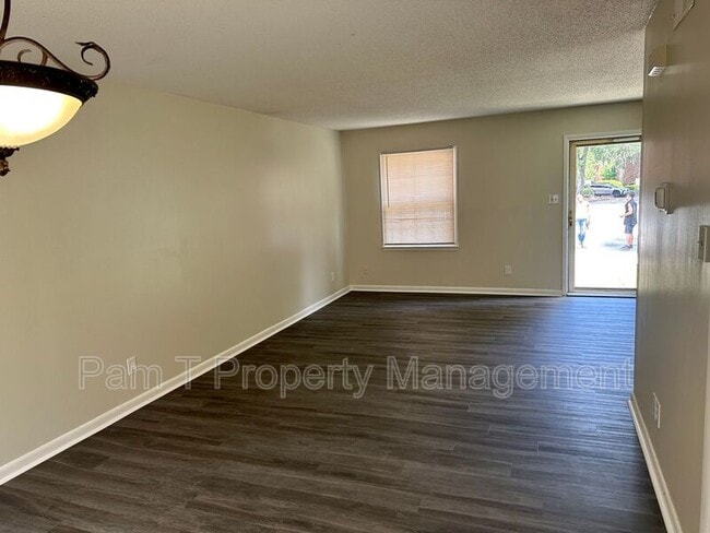 Building Photo - 455 Mall Blvd