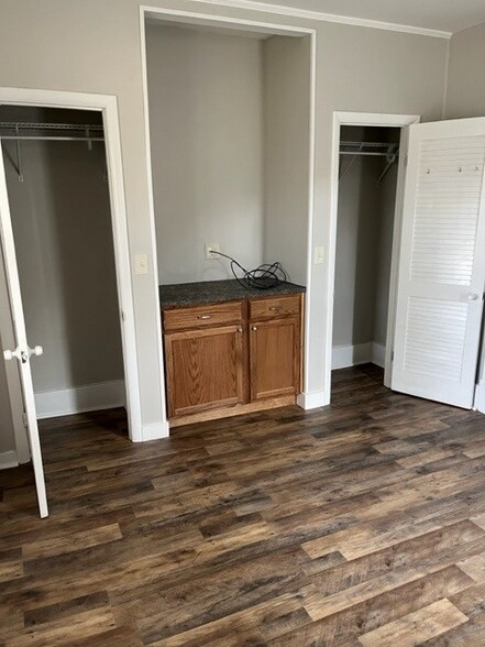 Building Photo - 6681 Ridgeville St