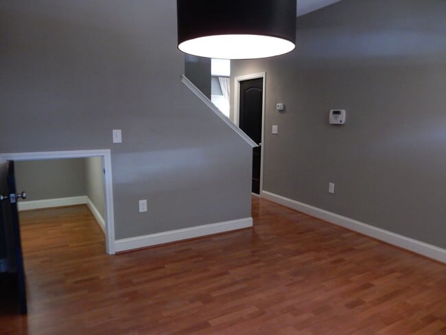 Building Photo - Like New Townhome in Old SW! Close to Cari...