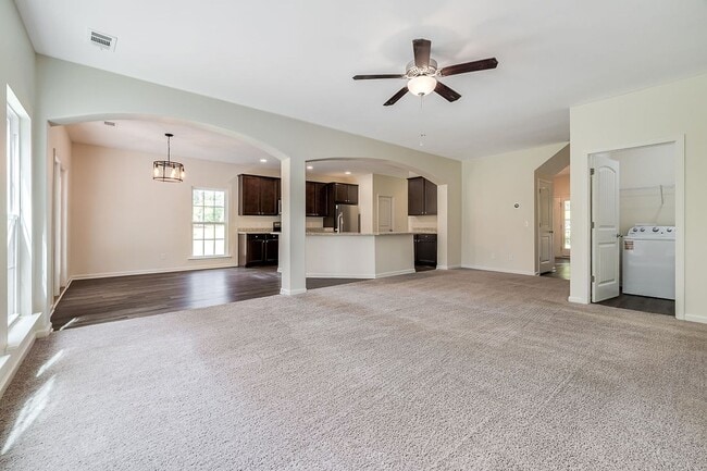 Building Photo - Spacious Custom 8 Bed 4.5 Bath Home on Lar...
