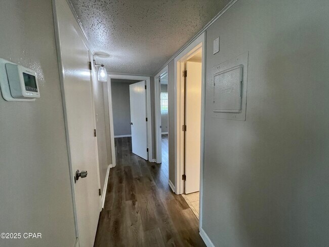 Building Photo - 2100 W Beach Dr