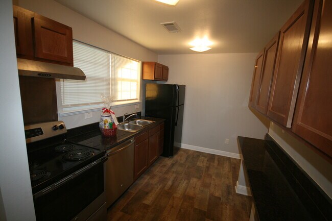 Building Photo - 718 16th St