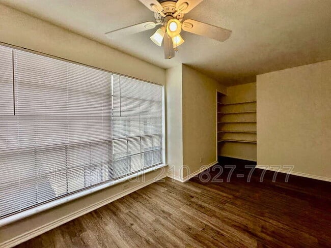 Building Photo - 10567 Starcrest Dr