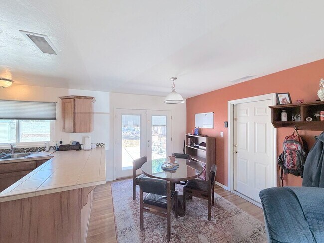 Building Photo - Charming 3 Bedroom, 2 Bathroom NE ABQ Home. Refrigerated Air! Spacious backyard. Near Uptown