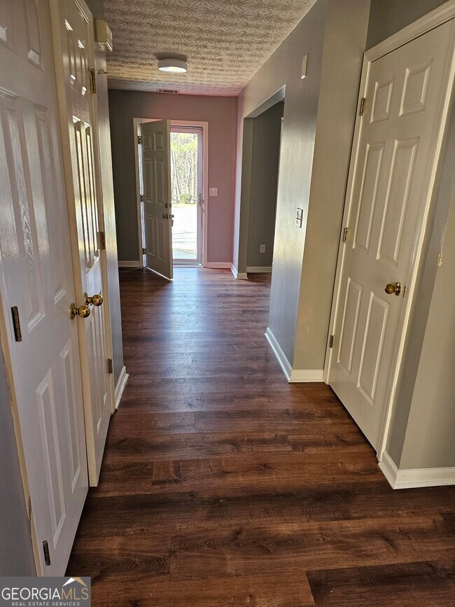 Building Photo - 1529 Sydney Pond Cir NW