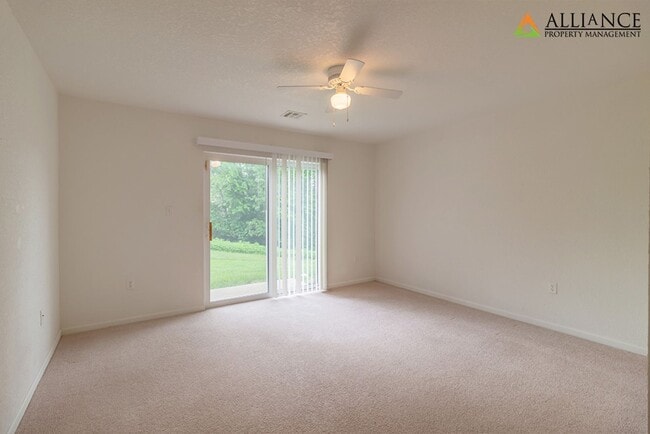 Building Photo - Balcony & Walkout Basement!