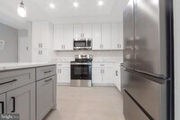 Building Photo - 205 Yoakum Pkwy