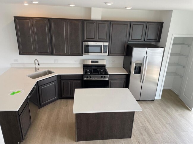 Building Photo - 14936 S McCarthy Cir