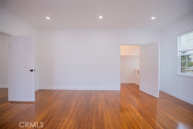 Building Photo - 418 N Hill Ave