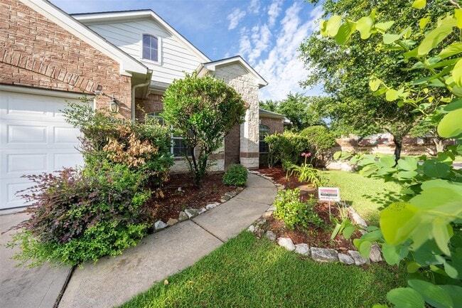 Building Photo - 13727 Charterhouse Way