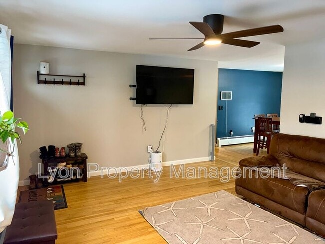 Building Photo - 128 Thurston St