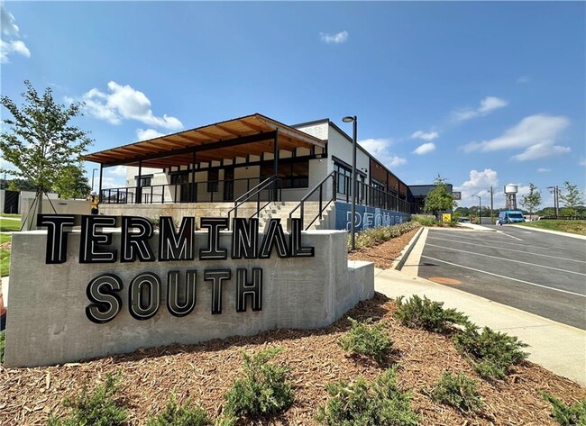 Building Photo - 976 Dunning St SE