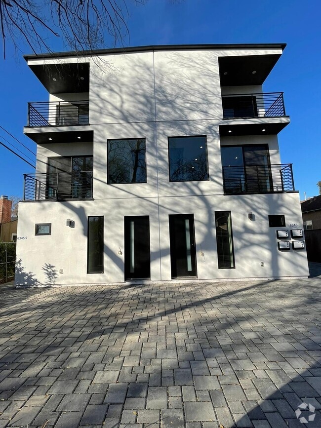 Building Photo - 6345 Farmdale Ave