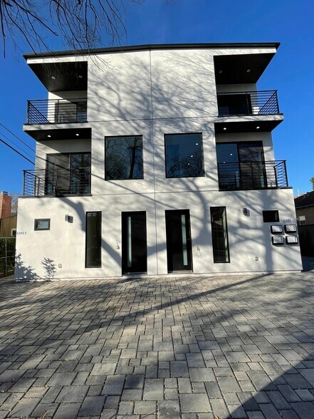 Primary Photo - 6345 Farmdale Ave