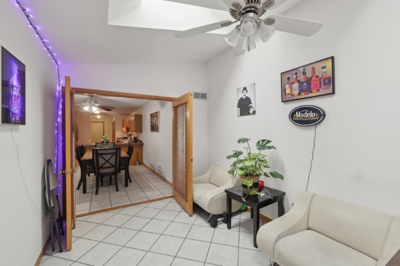 Building Photo - 1216 N High Point Rd