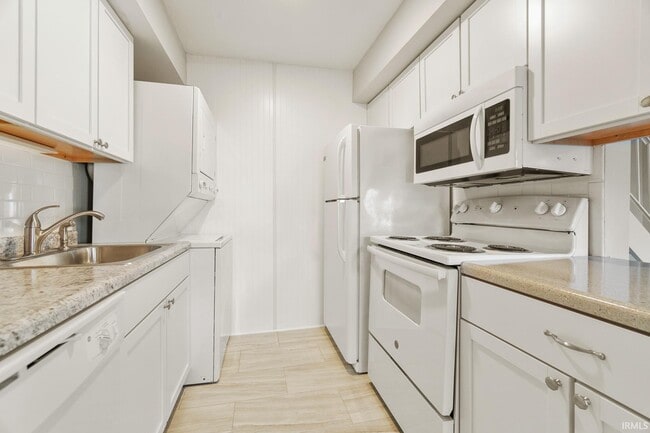 Building Photo - 5124 Woodmark Dr