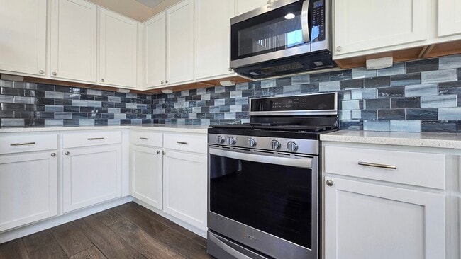 Building Photo - Private Pool in excellent newer neighborhood!