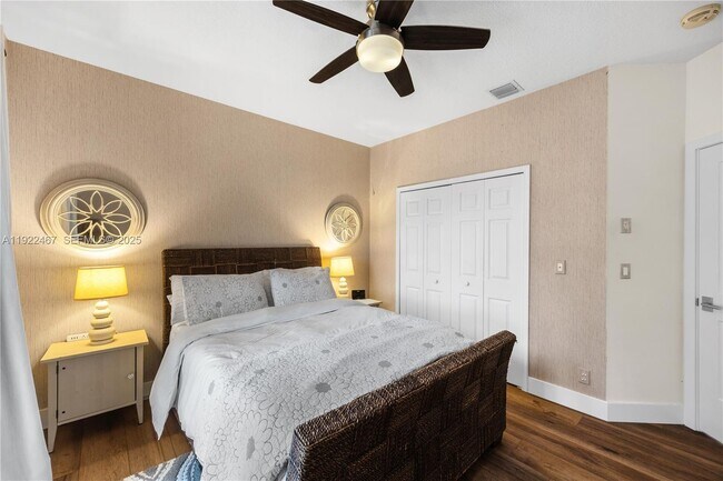 Building Photo - 2589 Mayfair Ln